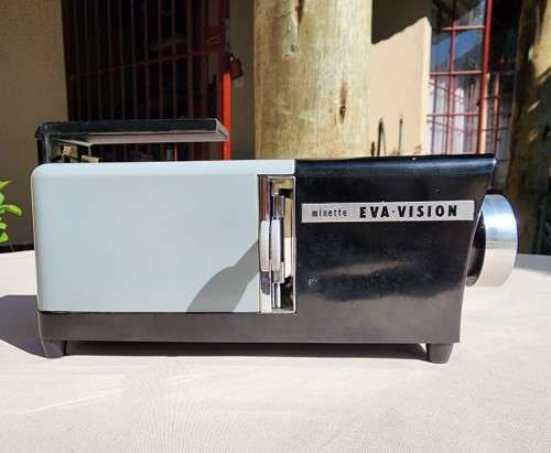 VINTAGE 1970S MINETTE EVA-VISION 35MM SLIDE PROJECTOR AND TIME MACHINE