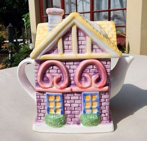 BEAUTIFUL FLOWER SHOP CERAMIC TEAPOT - HANDPAINTED