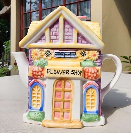 BEAUTIFUL FLOWER SHOP CERAMIC TEAPOT - HANDPAINTED