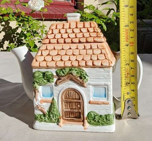 LARGE 15CM HIGH ENGLISHCOUNTRY HOME CERAMIC TEAPOT - HANDPAINTED