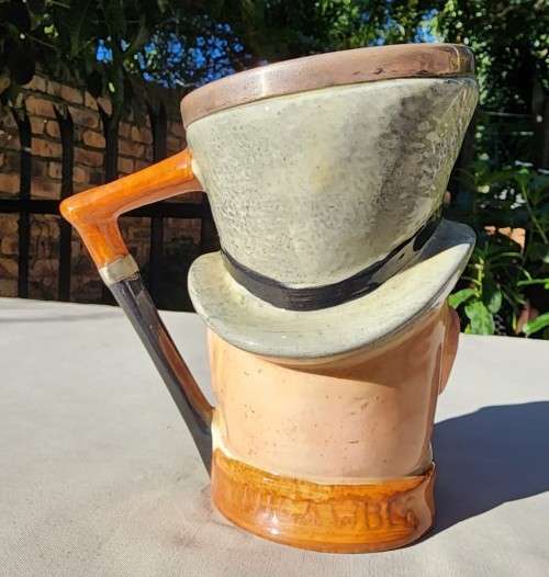 VINTAGE 1960S LANCASTER AND SANDLAND MR MICAWBER DICKENS CHARACTER JUG WITH YEOMAN EPNS LID