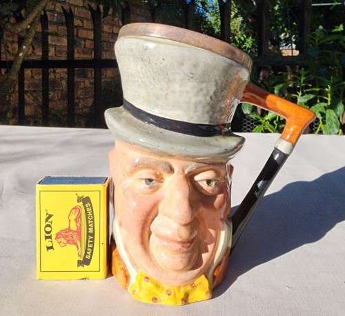 VINTAGE 1960S LANCASTER AND SANDLAND MR MICAWBER DICKENS CHARACTER JUG WITH YEOMAN EPNS LID