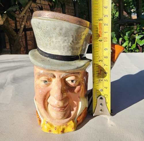 VINTAGE 1960S LANCASTER AND SANDLAND MR MICAWBER DICKENS CHARACTER JUG WITH YEOMAN EPNS LID
