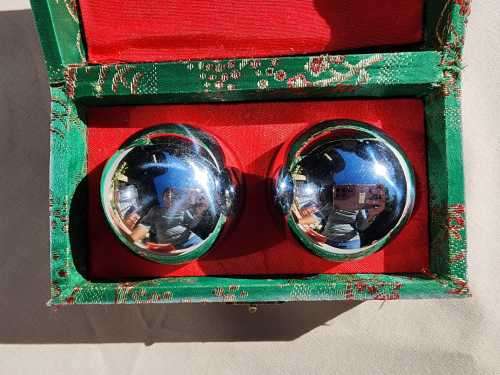 VINTAGE 1980S CHINESE CHROME PLATED BAODING EXERCISE AND SINGING HEALTHY BALLS WITH ORIGINAL BOX AND