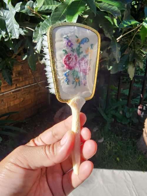 A 1950S DRESSER BOX SET WITH EMBROIDERED HAIR BRUSH AND COMB