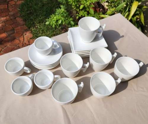 TEN (10) MAXWELL & WILLIAMS AUSTRALIAN DESIGNER TEACUPS AND SAUCERS
