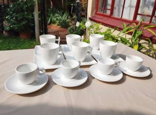 TEN (10) MAXWELL & WILLIAMS AUSTRALIAN DESIGNER TEACUPS AND SAUCERS