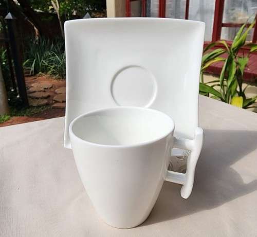 TEN (10) MAXWELL & WILLIAMS AUSTRALIAN DESIGNER TEACUPS AND SAUCERS