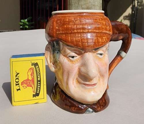 HAND PAINTED 1960S LANCASTER AND SANDLAND SHERLOCK HOLMES CHARACTER JUG WITH TOBACCO PIPE HANDLE