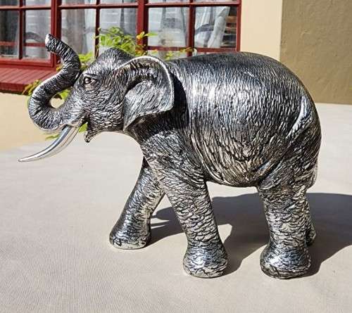 DETAILED ELEPHANT RESIN FIGURINE 16CM LONG