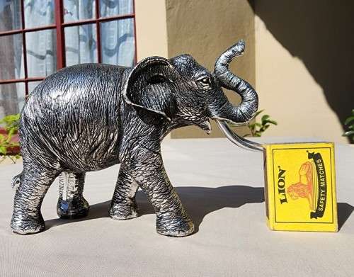 DETAILED ELEPHANT RESIN FIGURINE 16CM LONG