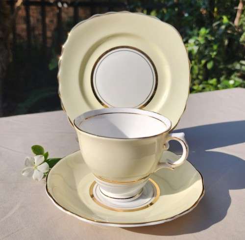 COLCOUGH CHINA TRIO IN HARLEQUIN BALLET LEMON YELLOW PATTERN (2ND OF 6) - WW2 ERA 1939 MARK