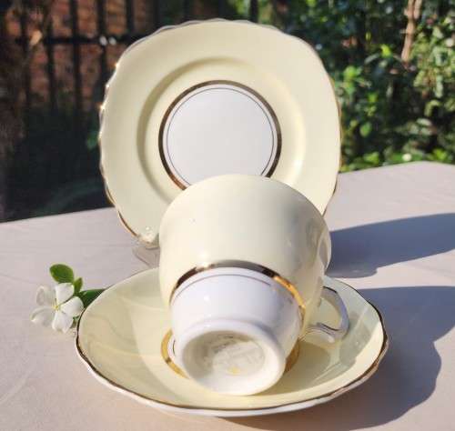 COLCOUGH CHINA TRIO IN HARLEQUIN BALLET LEMON YELLOW PATTERN (2ND OF 6) - WW2 ERA 1939 MARK