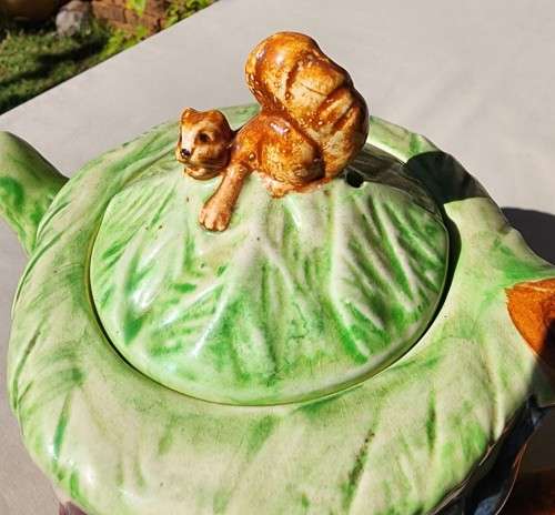 A RARE 1930S WADEHEALTH WALT DISNEY SNOW WHITE GRUMPY HAND PAINTED TEAPOT IN PERFECT CONDITION