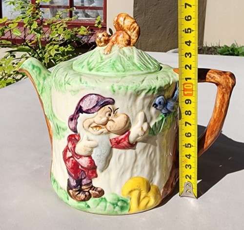 A RARE 1930S WADEHEALTH WALT DISNEY SNOW WHITE GRUMPY HAND PAINTED TEAPOT IN PERFECT CONDITION