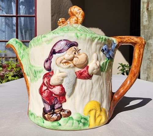 A RARE 1930S WADEHEALTH WALT DISNEY SNOW WHITE GRUMPY HAND PAINTED TEAPOT IN PERFECT CONDITION