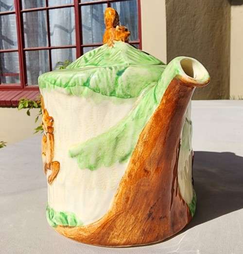 A RARE 1930S WADEHEALTH WALT DISNEY SNOW WHITE GRUMPY HAND PAINTED TEAPOT IN PERFECT CONDITION