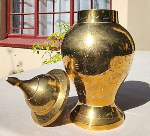 A BRASS LIDDED GINGER JAR WITH LEAVE ENGRAVINGS 22CM HIGH