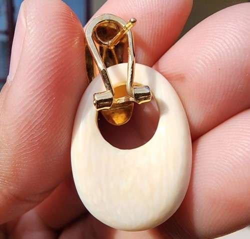 VINTAGE BONE AND GOLD TONED EARRINGS IN VERY GOOD CONDITION