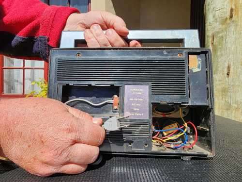 VINTAGE 1970S CONQUEST 2 PR128 SUPERSONIC RADIO MADE IN OLD RHODESIA WORKING