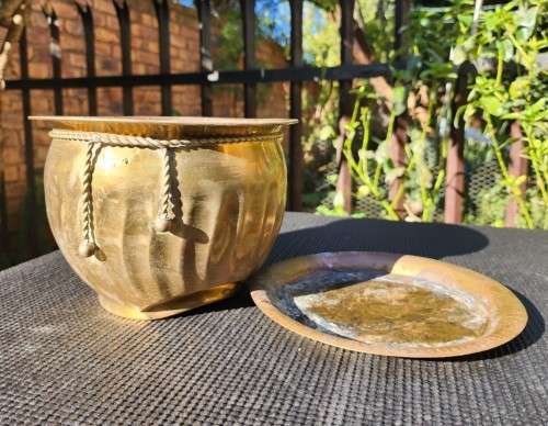 BRASS ROPE KNOT TOSSLE PLANTER WITH TRAY