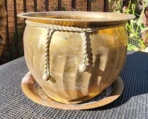 BRASS ROPE KNOT TOSSLE PLANTER WITH TRAY