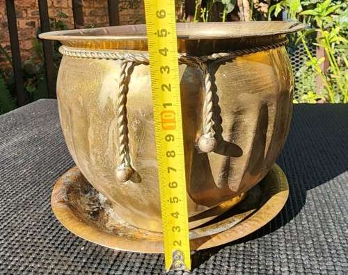 BRASS ROPE KNOT TOSSLE PLANTER WITH TRAY