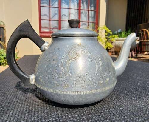 VINTAGE 1950S SWAN BRAND ENGLAND THE CARLTON (CHROME PLATED ALUMINIUM) 6 CUPS TEAPOT