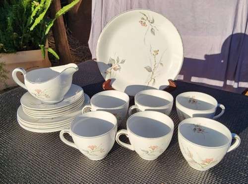 ALFRED MEAKIN ENGLAND VINTAGE 1940-1960 GLO-WHITE SERIES SONATA PATTERN 19 PIECE IRONWARE TEASET
