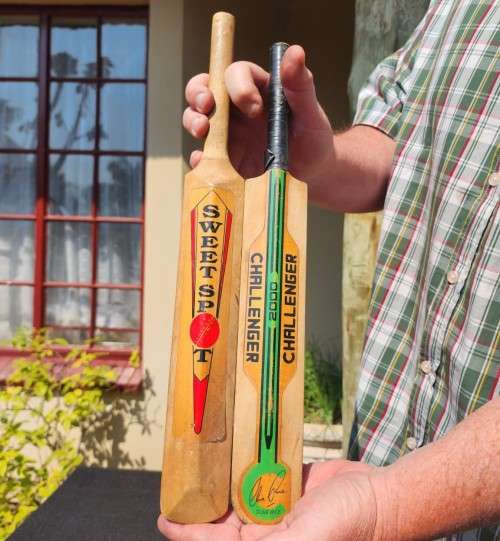 1994/1995 SA CRICKET TEAM SIGNED MINI BATS HANSIE, ANDREW, GARY, DARRYLL, FANIE ETC