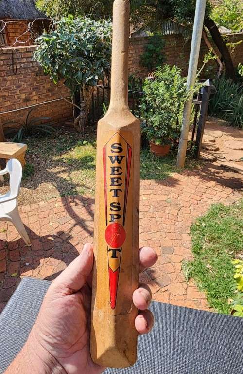 1994/1995 SA CRICKET TEAM SIGNED MINI BATS HANSIE, ANDREW, GARY, DARRYLL, FANIE ETC