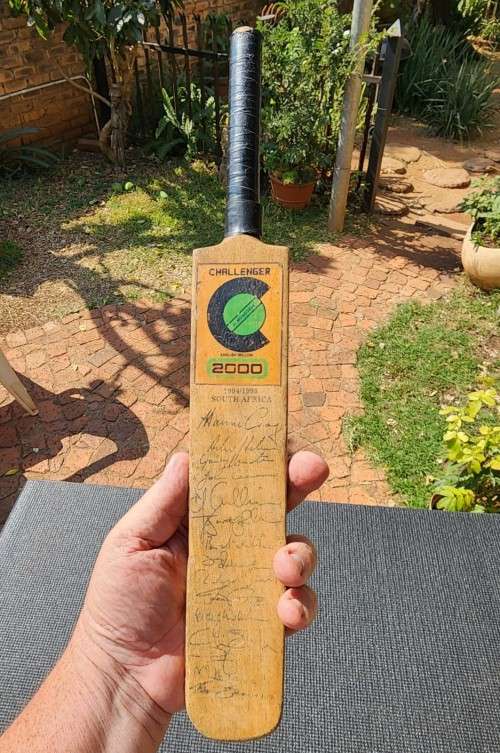 1994/1995 SA CRICKET TEAM SIGNED MINI BATS HANSIE, ANDREW, GARY, DARRYLL, FANIE ETC