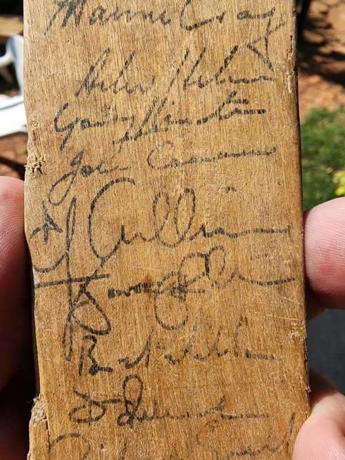 1994/1995 SA CRICKET TEAM SIGNED MINI BATS HANSIE, ANDREW, GARY, DARRYLL, FANIE ETC