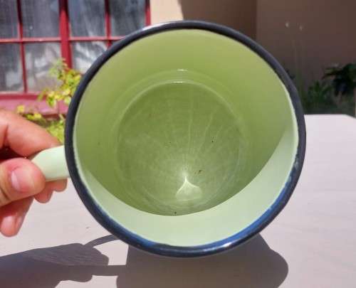 BATCH OF 4 GREEN WITH BLACK TRIMS ENAMEL ROLLED RIM SOUP BOWLS AND LARGE COFFEE MUG