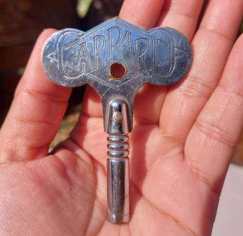 GERRARD ENGLAND 1930S MECHANICAL KEY WOUND MANTLE CLOCK COMPLETE WITH ORIGINAL KEY AND PENDULUM