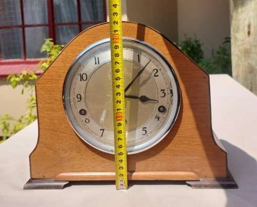 GERRARD ENGLAND 1930S MECHANICAL KEY WOUND MANTLE CLOCK COMPLETE WITH ORIGINAL KEY AND PENDULUM