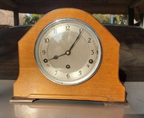 GERRARD ENGLAND 1930S MECHANICAL KEY WOUND MANTLE CLOCK COMPLETE WITH ORIGINAL KEY AND PENDULUM