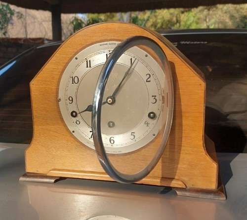 GERRARD ENGLAND 1930S MECHANICAL KEY WOUND MANTLE CLOCK COMPLETE WITH ORIGINAL KEY AND PENDULUM