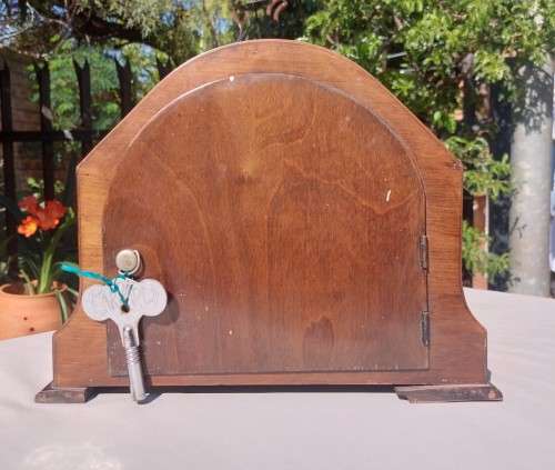 GERRARD ENGLAND 1930S MECHANICAL KEY WOUND MANTLE CLOCK COMPLETE WITH ORIGINAL KEY AND PENDULUM