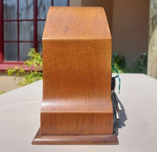 GERRARD ENGLAND 1930S MECHANICAL KEY WOUND MANTLE CLOCK COMPLETE WITH ORIGINAL KEY AND PENDULUM