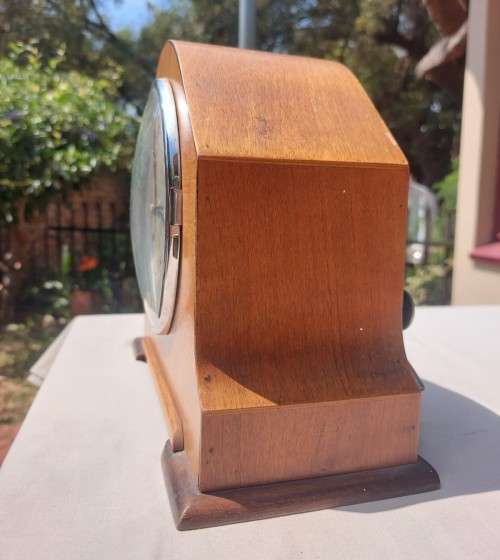 GERRARD ENGLAND 1930S MECHANICAL KEY WOUND MANTLE CLOCK COMPLETE WITH ORIGINAL KEY AND PENDULUM