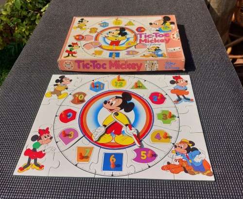 MICKEY MOUSE KEEPS TIME WITH THIS WONDERFUL 1985 TIC-TOC JIGSAW PUZZLE CLOCK