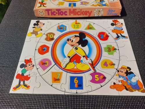 MICKEY MOUSE KEEPS TIME WITH THIS WONDERFUL 1985 TIC-TOC JIGSAW PUZZLE CLOCK