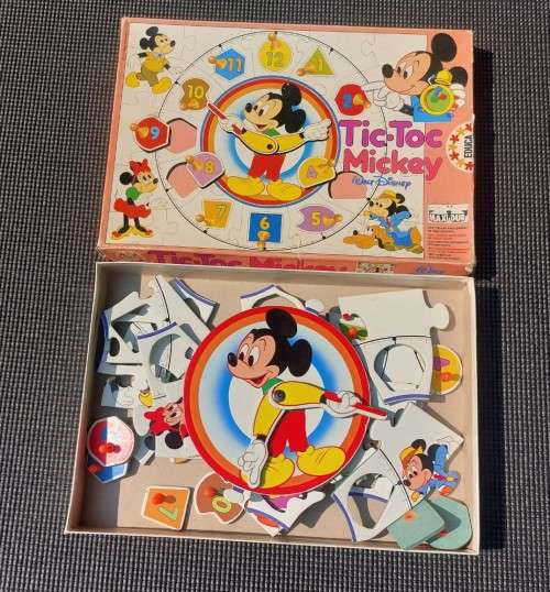 MICKEY MOUSE KEEPS TIME WITH THIS WONDERFUL 1985 TIC-TOC JIGSAW PUZZLE CLOCK
