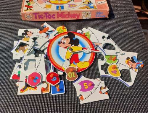 MICKEY MOUSE KEEPS TIME WITH THIS WONDERFUL 1985 TIC-TOC JIGSAW PUZZLE CLOCK