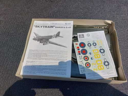 MILITARY DOUGLAS C-47 SKYTRAIN 1994 MODEL KIT 1:72 BY ITALERI ITALY