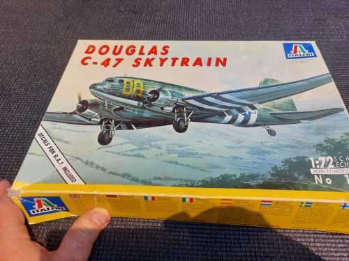 MILITARY DOUGLAS C-47 SKYTRAIN 1994 MODEL KIT 1:72 BY ITALERI ITALY