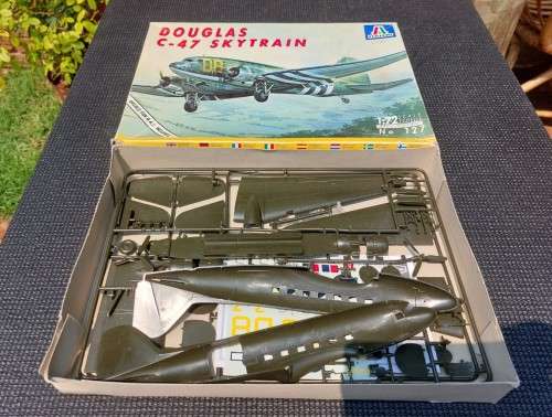 MILITARY DOUGLAS C-47 SKYTRAIN 1994 MODEL KIT 1:72 BY ITALERI ITALY