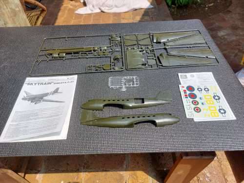 MILITARY DOUGLAS C-47 SKYTRAIN 1994 MODEL KIT 1:72 BY ITALERI ITALY