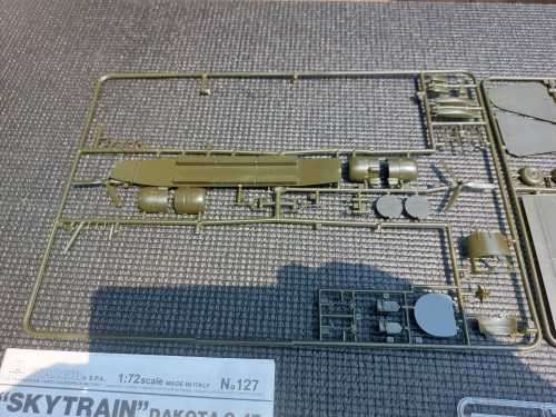 MILITARY DOUGLAS C-47 SKYTRAIN 1994 MODEL KIT 1:72 BY ITALERI ITALY